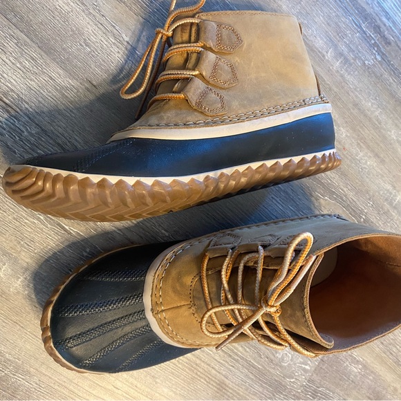 EUC SOREL Out N About Duck Boots 9 Worn Once! - Picture 3 of 8